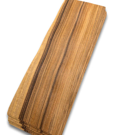 Natuurlijke Santos Palissander fineervellen zonder backing, 11 stuks van 28x9 cm voor marqueterie en creatieve houtprojecten.